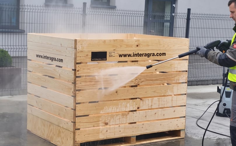 Routine cleaning and disinfection help maintain the hygiene and long-term performance of Inter Agra wooden pallet boxes