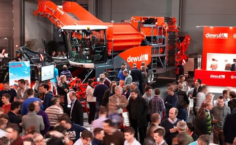 In 2014, Interpom | Primeurs signed off with 19 529 visitors (+10.5% compared with 2012) from 41 countries all over the world. In 2016, the organizers expect around 20 000 visitors. In 2014, Interpom | Primeurs signed off with 19 529 visitors (+10.5% compared with 2012) from 41 countries all over the world. In 2016, the organizers expect around 20 000 visitors.