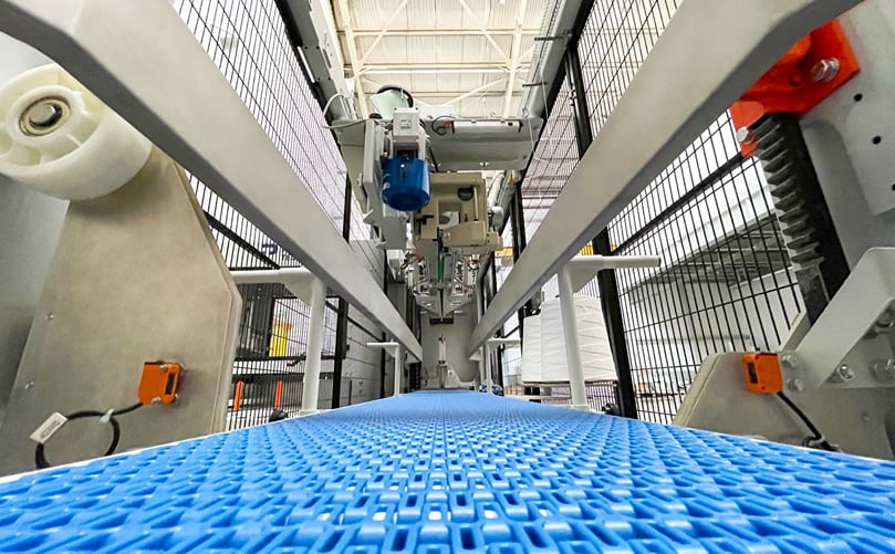The CHRONOS OML-1060 can handle 20 to 50 kg bags at a speed of up to 600 bags per hour. The CHRONOS OML-1060 can handle 20 to 50 kg bags at a speed of up to 600 bags per hour.