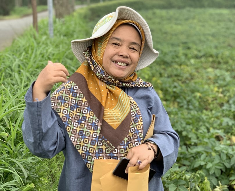 Ms. Ineu Sulastrini, Pathologist from Indonesian Vegetable Research Center (INVEGRI) in potato field Ms. Ineu Sulastrini, Pathologist from Indonesian Vegetable Research Center (INVEGRI) in potato field