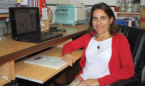 La investigadora Ximena Silveyra del Instituto de Investigaciones Biológicas en Mar del Plata, Argentina