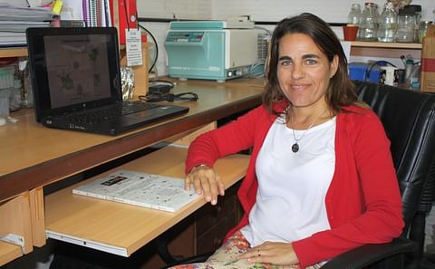 La investigadora Ximena Silveyra del Instituto de Investigaciones Biológicas en Mar del Plata, Argentina, lleva adelante el proyecto que estudia el efecto protector de neuronas de moléculas presentes en la papa.
