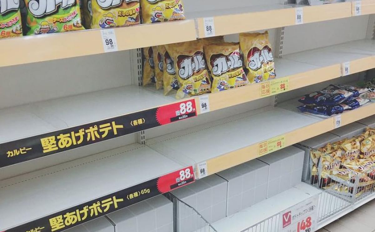 Potato Chips shortage in Japan is reported to result in empty shelves (Courtesy: Twitter / @rianaomiEG)