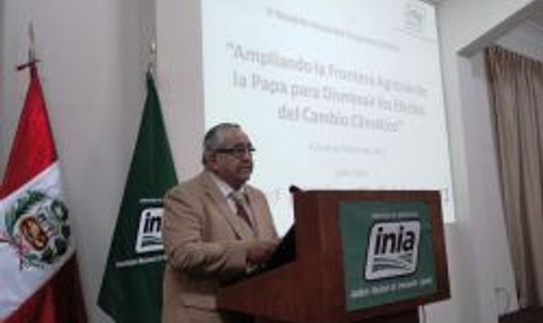  Director del INIA Perú inaugurando la reunión de Clipapa