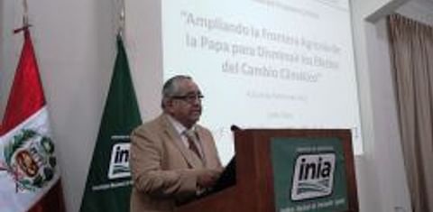  Director del INIA Perú inaugurando la reunión de Clipapa