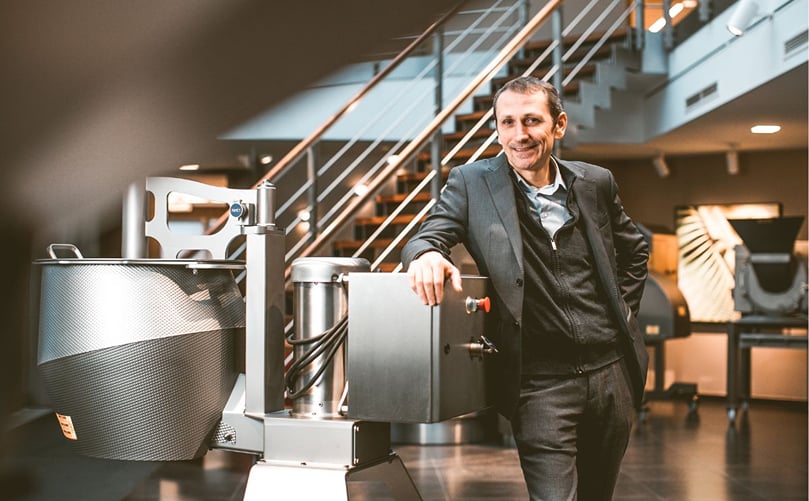 Jörg Plumanns, Industry Manager Potato Chips at FAM STUMABO, with centrifugal cutting technology used in potato chips processing Jörg Plumanns, Industry Manager Potato Chips at FAM STUMABO, with centrifugal cutting technology used in potato chips processing