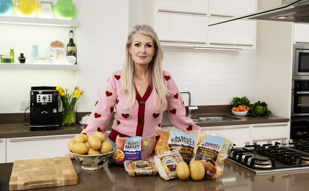 Kate Hardcastle MBE with Albert Bartlett potatoes as the brand launches its “Make Mealtimes Matter” campaign. Kate Hardcastle MBE with Albert Bartlett potatoes as the brand launches its “Make Mealtimes Matter” campaign.