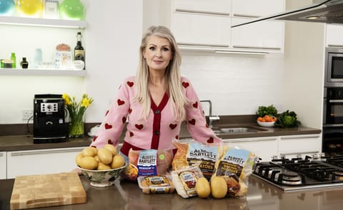 Kate Hardcastle MBE with Albert Bartlett potatoes as the brand launches its “Make Mealtimes Matter” campaign. Kate Hardcastle MBE with Albert Bartlett potatoes as the brand launches its “Make Mealtimes Matter” campaign.