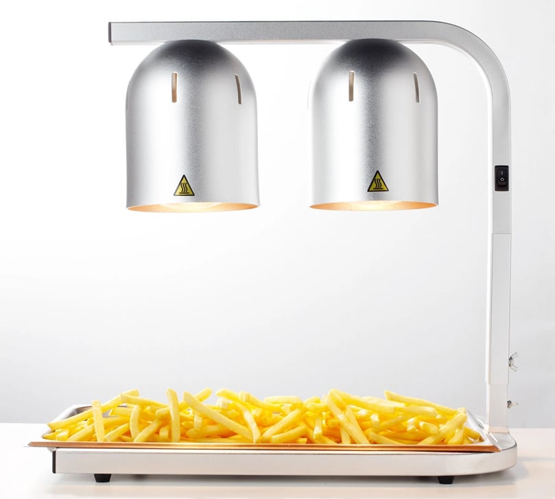 Keep fries warm under the infrared lamp Keep fries warm under the infrared lamp