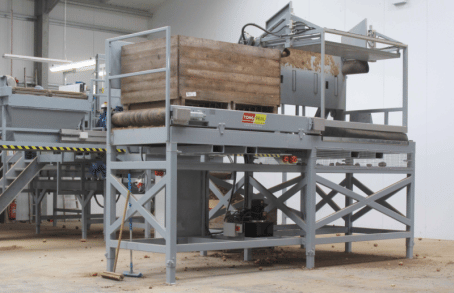 New Tong Peal side eject box tipper at Kent Potatoes New Tong Peal side eject box tipper at Kent Potatoes
