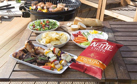 KETTLE® Chips Chorizo, Feta & Olive will replace the winter seasonal of Soy, Ginger, Chilli & Honey.
Enjoy outside...!!! KETTLE® Chips Chorizo, Feta & Olive will replace the winter seasonal of Soy, Ginger, Chilli & Honey.
Enjoy outside...!!!