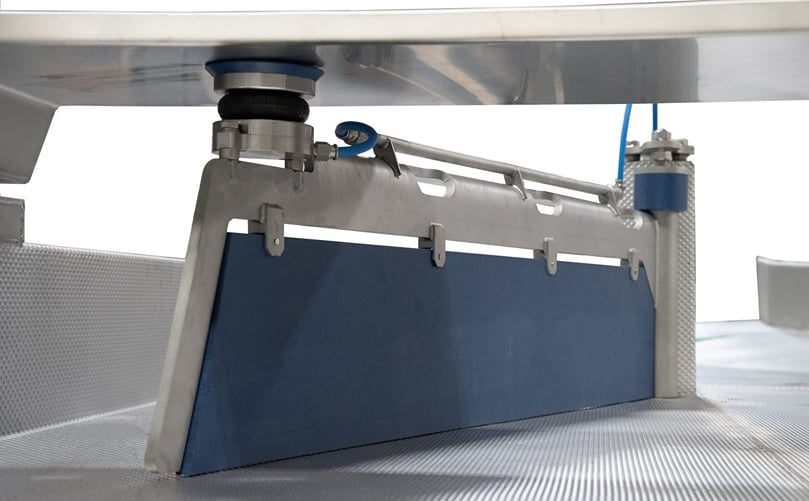 Key auto diverter for vibratory conveyors close up
