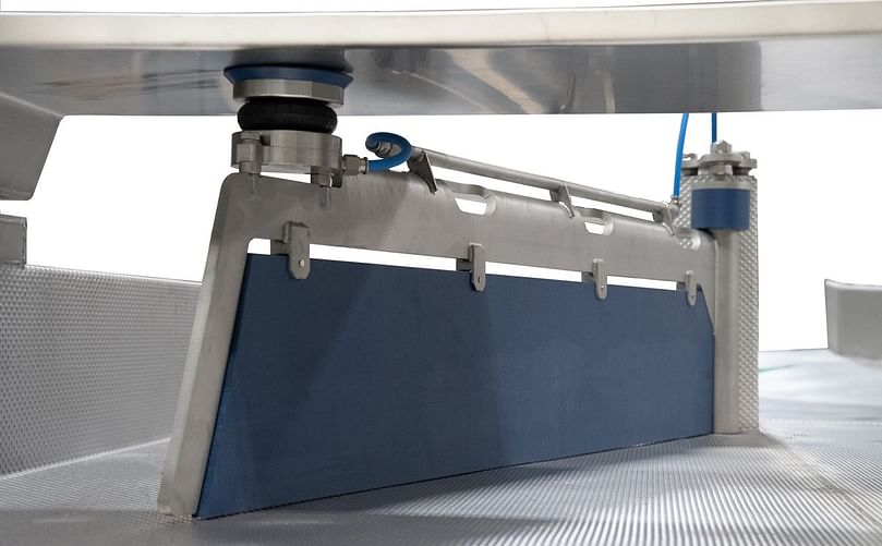 Key auto diverter for vibratory conveyors close up Key auto diverter for vibratory conveyors close up