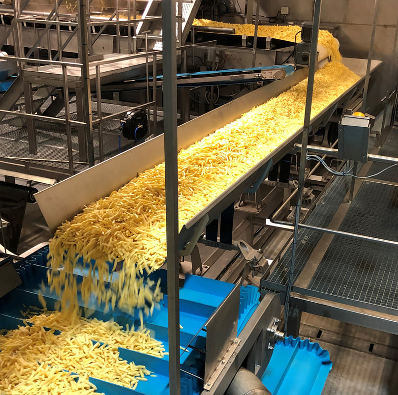Key Technology’s Zephyr horizontal-motion
conveyor gently moves product with minimal
bounce to protect product quality and reduce noise Key Technology’s Zephyr horizontal-motion
conveyor gently moves product with minimal
bounce to protect product quality and reduce noise