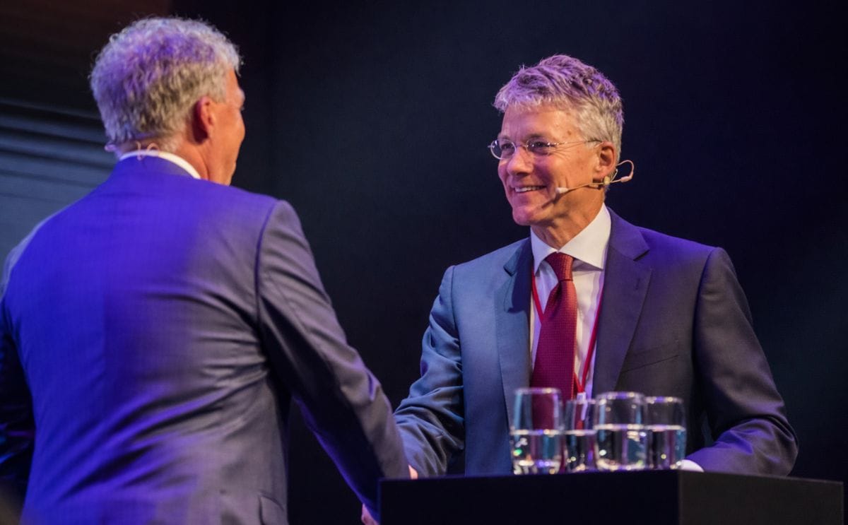 Paul Oosterlaken welcomes Maarten Camps, Secretary-General of the Ministry of Economic Affairs, who opened the celebrations: “It’s not only about the flowers, the cows or the milk that makes the Dutch economy interesting, but the potato delivers a gre