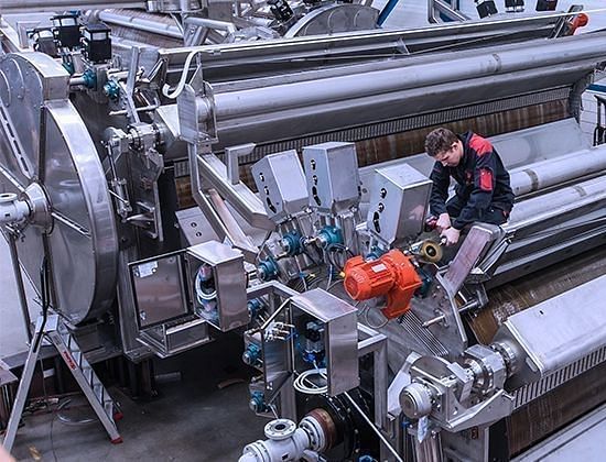 These gargantuan units are capable of processing 4600 kg/h of mash into potato flakes and weigh 45 tons.