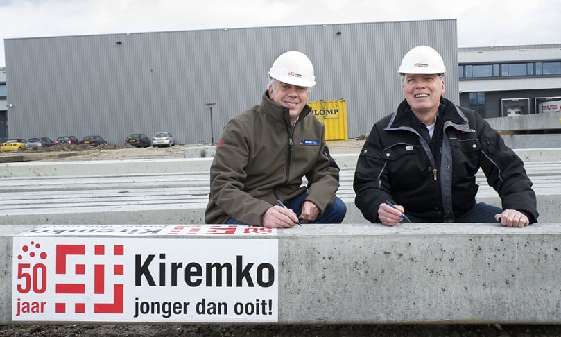 Directors Andy Gowing (left) and Paul Oosterlaken (right) are signing the first pile of the new Kiremko building. Directors Andy Gowing (left) and Paul Oosterlaken (right) are signing the first pile of the new Kiremko building.