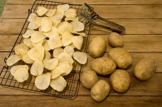 Koikeya 'barefaced potato': potato chips in its most basic form... Koikeya 'barefaced potato': potato chips in its most basic form...