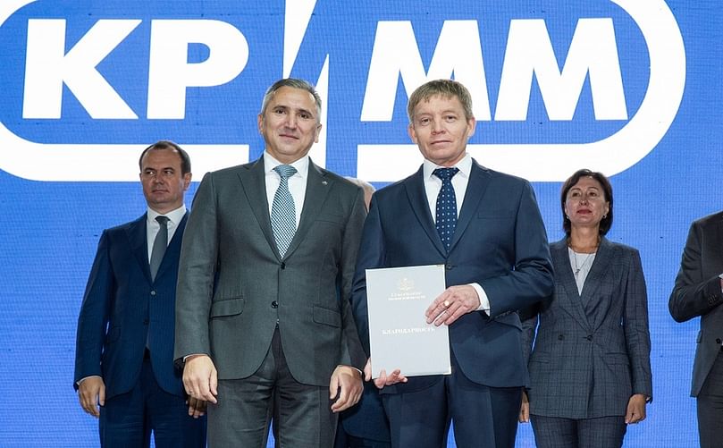 The Governor of the Tyumen region presents an award to Medvedev Alexander Nikolaevich The Governor of the Tyumen region presents an award to Medvedev Alexander Nikolaevich