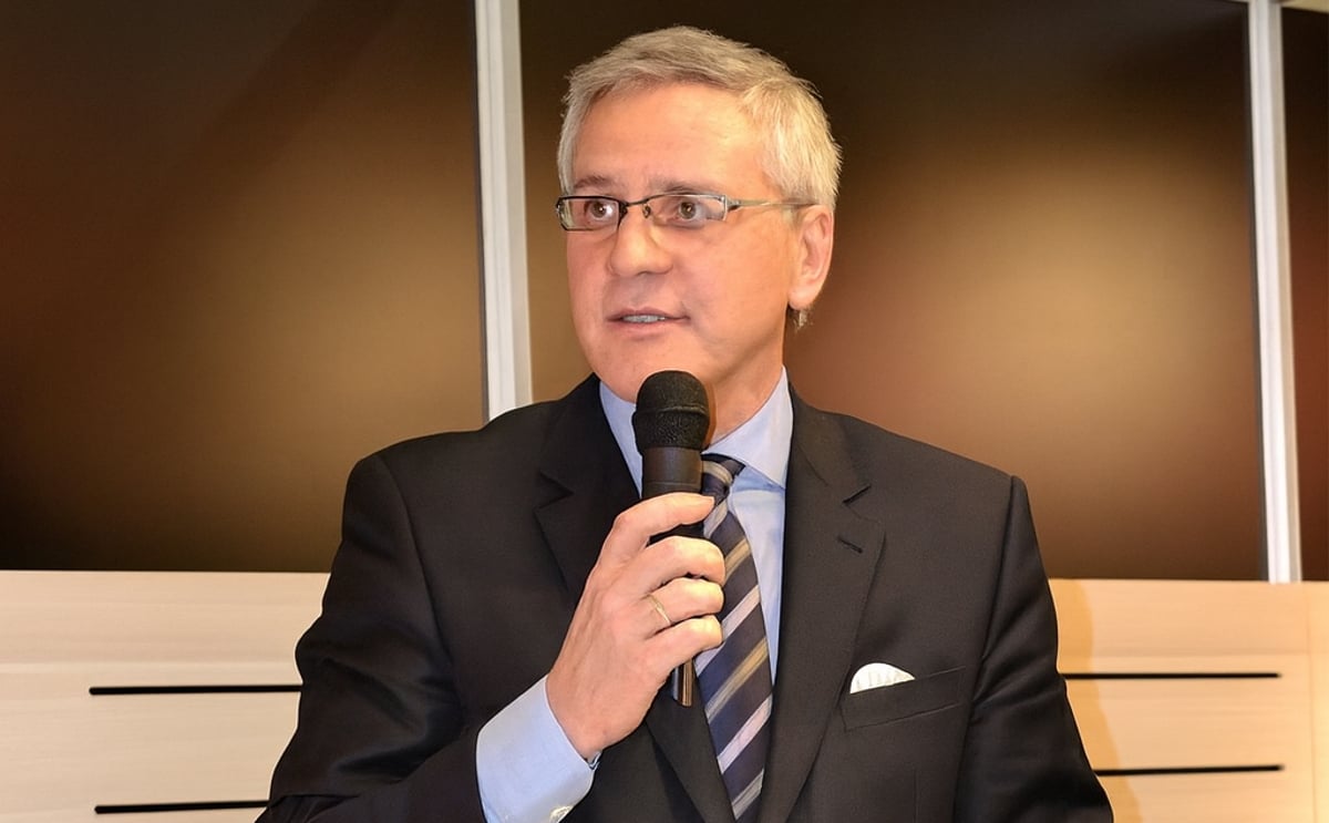 Kris Peeters announcing responsibly fresh Kris Peeters announcing responsibly fresh