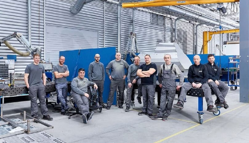 Over the past year, KRONEN has specifically expanded its sheet metal fabrication, welding, and special assembly departments at its Kehl-Goldscheuer site. To create more space for the assembly of large systems and production lines, part of the warehouse was relocated. This makes it easier and more efficient to conduct tests and acceptance inspections of large production lines. Over the past year, KRONEN has specifically expanded its sheet metal fabrication, welding, and special assembly departments at its Kehl-Goldscheuer site. To create more space for the assembly of large systems and production lines, part of the warehouse was relocated. This makes it easier and more efficient to conduct tests and acceptance inspections of large production lines.