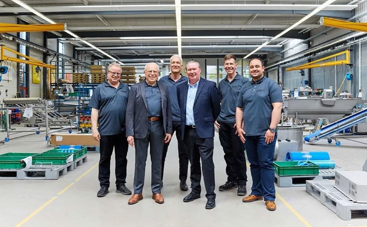 Alan Major, Chief Sales Officer and a Member of the Urschel Board of Directors (front row, third from left), and the four managing partners of KRONEN (from left to right), Stephan Zillgith, Rudolf Hans Zillgith, Johannes Günther, and Eric Lefebvre, as well as Wissam Badr, Head of Controlling, at the announcement of the partnership, which came into effect on April 29, 2025.
