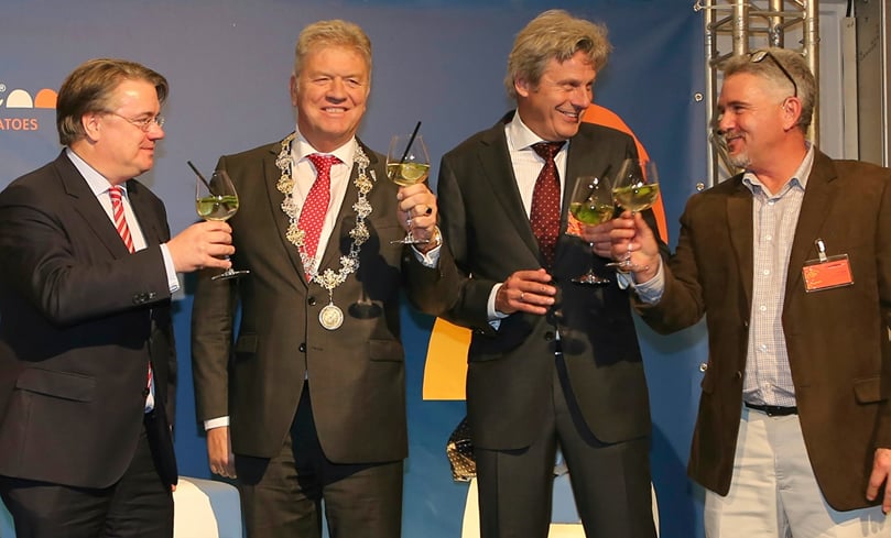 A toast to the opening of the renovated Lamb Weston / Meijer Bergen op Zoom Potato Processing plant.
From left to right: W. van de Donk (Commissioner of the King), F.A. Petter (Mayor BoZ), B. Alblas (LW/M) and J. Blair (LW/M).