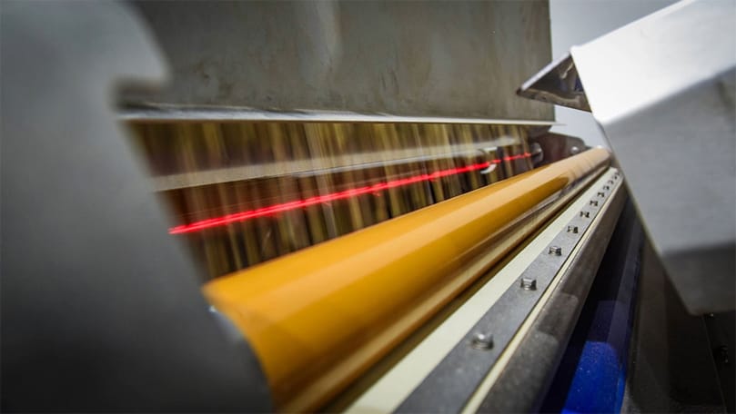 Laser sorting detects hidden soft rot and solanine, removing unhealthy potatoes before processing. Laser sorting detects hidden soft rot and solanine, removing unhealthy potatoes before processing.