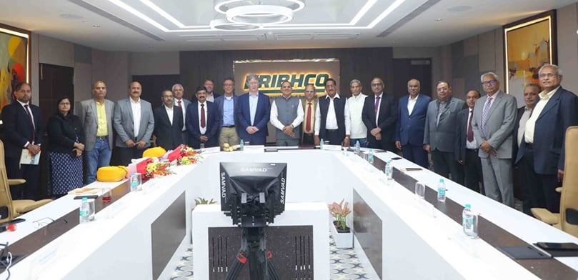 Leaders Leaders from KRIBHCO and Farm Frites gather after signing the Joint Venture Agreement to establish a state-of-the-art potato processing unit in Shahjahanpur, Uttar Pradesh.