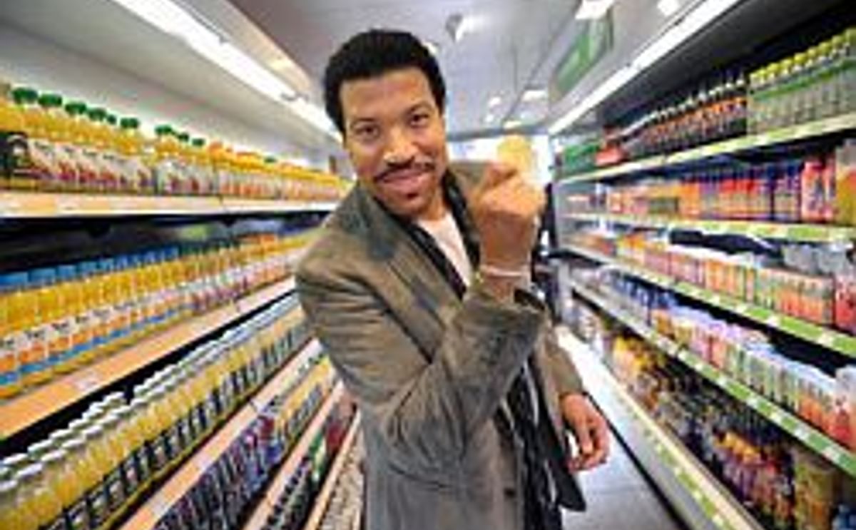 Walkers Extra Crunchy ad starring Lionel Richie Walkers Extra Crunchy ad starring Lionel Richie