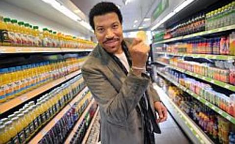 Launch Walkers Extra Crunchy thicker cut potato crisps supported by Lionel Richie ad Launch Walkers Extra Crunchy thicker cut potato crisps supported by Lionel Richie ad