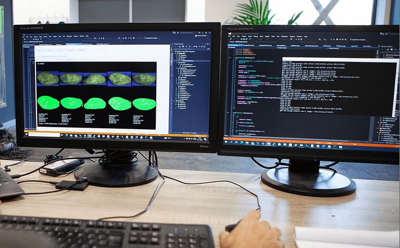 Live monitoring of the Optica Q optical sorter in action, showcasing the real-time quality assessment of potatoes with high precision and efficiency
