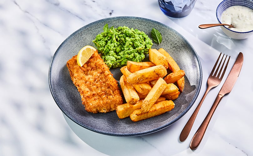 Lamb Weston Thick Cut Pub Chips, one of the Product of the Year 2026 recognised products, paired with fish and peas for a classic pub-style dish Lamb Weston Thick Cut Pub Chips, one of the Product of the Year 2026 recognised products, paired with fish and peas for a classic pub-style dish