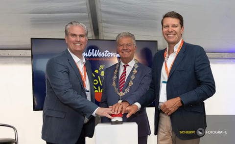 from left to right: Mike Smith (Chief Operations Officer, Lamb Weston), Frank Petter, Mayor of the municipal Bergen op Zoom (NL), Marc Schroeder (President International, Lamb Weston) from left to right: Mike Smith (Chief Operations Officer, Lamb Weston), Frank Petter, Mayor of the municipal Bergen op Zoom (NL), Marc Schroeder (President International, Lamb Weston)