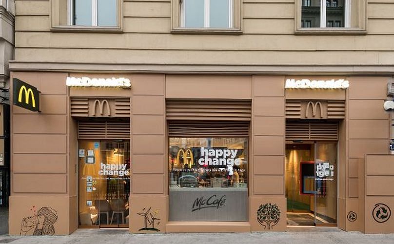 El primer McDonald's en abrir sus puertas en la Unión Soviética.