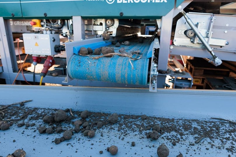 Tolsma-Grisnich's Optica S is designed for demanding crop-intake conditions, supporting efficient potato and onion handling before storage.