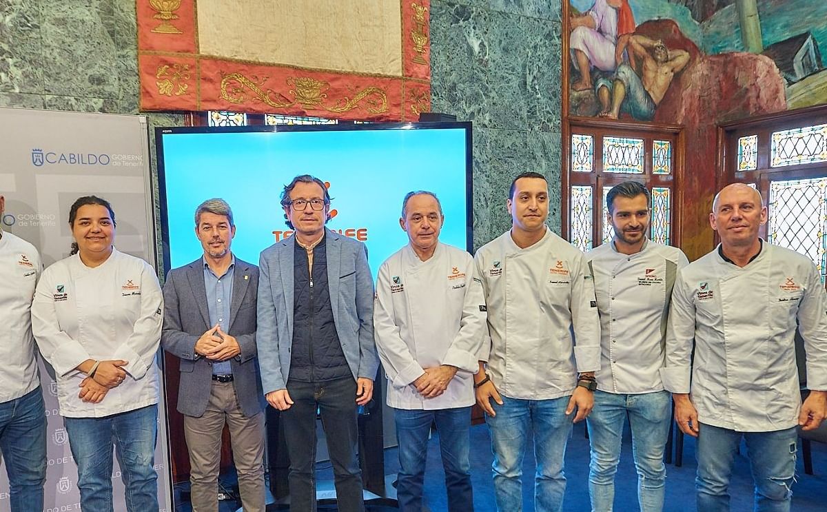 Bernabé y Morales con los cocineros