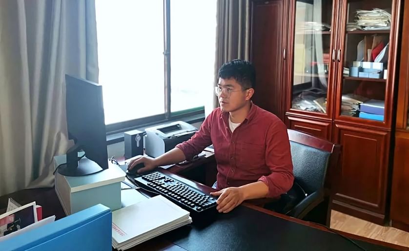 Du Haotian working in his office.