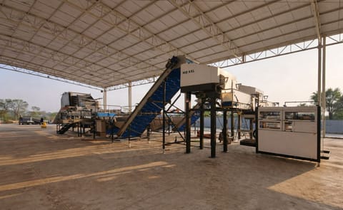 Dual Manter M2 XXL weighers and SemiPack machines installed at Balaji Wafers Dual Manter M2 XXL weighers and SemiPack machines installed at Balaji Wafers