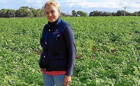 María Marqué es la técnica agrícola de la empresa Agrime, socia de Agroilla y ubicada en la finca de Santa Eulàlia. María Marqué es la técnica agrícola de la empresa Agrime, socia de Agroilla y ubicada en la finca de Santa Eulàlia.