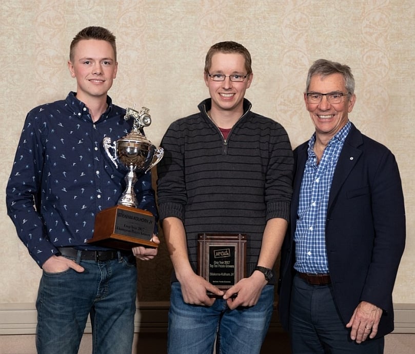 Champion Growers with McCain Chairman:
Lauren Stiekema, Jaco Kolhorn and Allison McCain, Chairman, McCain Foods Limited.
Champion Growers with McCain Chairman:
Lauren Stiekema, Jaco Kolhorn and Allison McCain, Chairman, McCain Foods Limited.