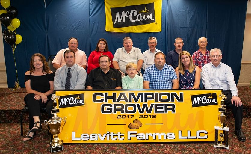 Front row, left to right: Field Department Senior Field Rep Brianne O’Leary, Easton Plant Manager Dave Giroux, McCain Champion Growers Lloyd Leavitt, Landen Leavitt, Randy Leavitt, Lori Leavitt, McCain VP of Integrated Supply Chain Dale McCarthy.
Back 