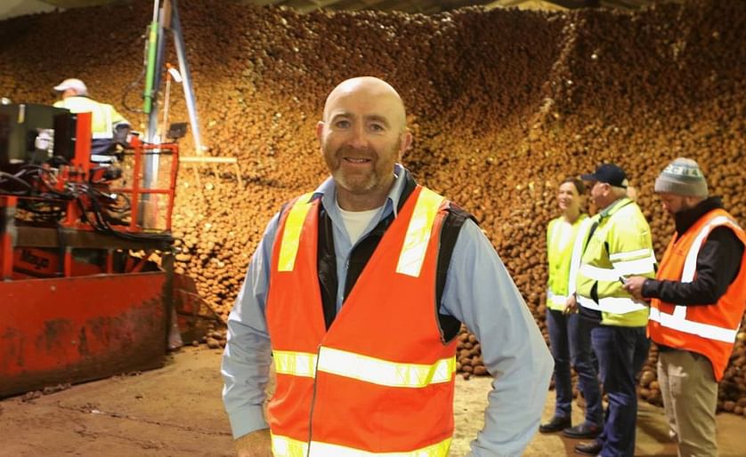 McCain plant operator Rodney Smith at the new refrigerated Burnie potato storage facility, with 1000 tonnes of potatoes in a pile behind him. (Courtesy: Sandy Powell)
