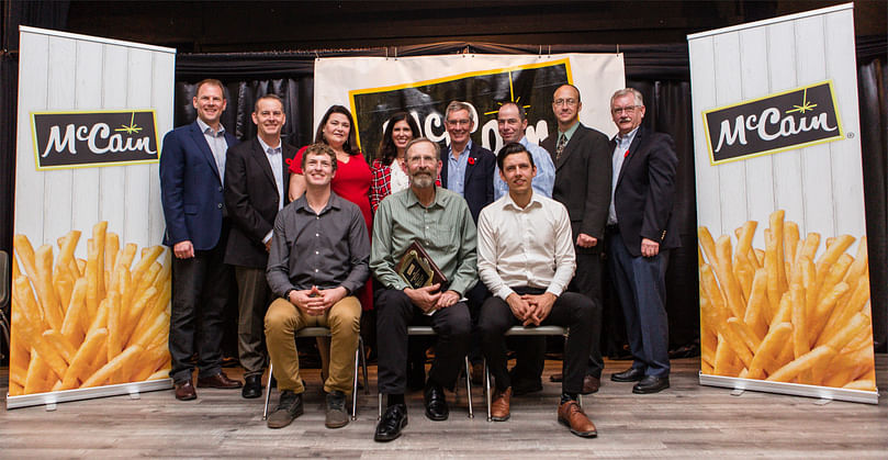 Top Innovator Variety Award – Beaver Creek Farms Ltd. with McCain management
Front, l-r: Andrew Doerksen, Stan Wiebe, Darryl Wiebe
Back, l-r: Bob Hyra, Director Agriculture NA Mid-West, Jim Waugh, Sr. Director Manufacturing, Christine Wentworth, VP Agriculture NA, Danielle Barran, President, McCain Foods Canada, Allison McCain, Chairman, McCain Foods Limited, Bart Witherspoon, Field Department Manager, Dean Melnic, Portage Plant Manager, Dale McCarthy, VP Integrated Supply Chain NA.
Top Innovator Variety Award – Beaver Creek Farms Ltd. with McCain management
Front, l-r: Andrew Doerksen, Stan Wiebe, Darryl Wiebe
Back, l-r: Bob Hyra, Director Agriculture NA Mid-West, Jim Waugh, Sr. Director Manufacturing, Christine Wentworth, VP Agriculture NA, Danielle Barran, President, McCain Foods Canada, Allison McCain, Chairman, McCain Foods Limited, Bart Witherspoon, Field Department Manager, Dean Melnic, Portage Plant Manager, Dale McCarthy, VP Integrated Supply Chain NA.