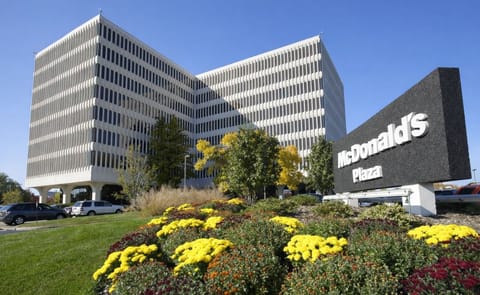 The current US headquarters for McDonald's Corporation, known as the Plaza Office building is an 8-story, 349,000-gross-square-foot building located in Oak Brook, Illinois. The current US headquarters for McDonald's Corporation, known as the Plaza Office building is an 8-story, 349,000-gross-square-foot building located in Oak Brook, Illinois.