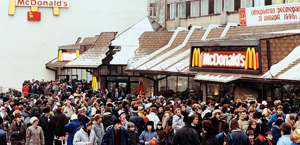 Los 30 años de Mcdonald&#039;s en Rusia: aquel primer bocado de capitalismo en la URSS