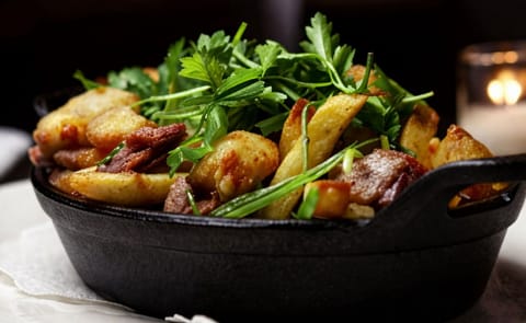 Trendy Fries: flavorful sauces and bold toppings Trendy Fries: flavorful sauces and bold toppings