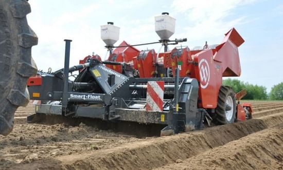Miedema CP 42P: Smart-Float: 4-row trailed cup planter