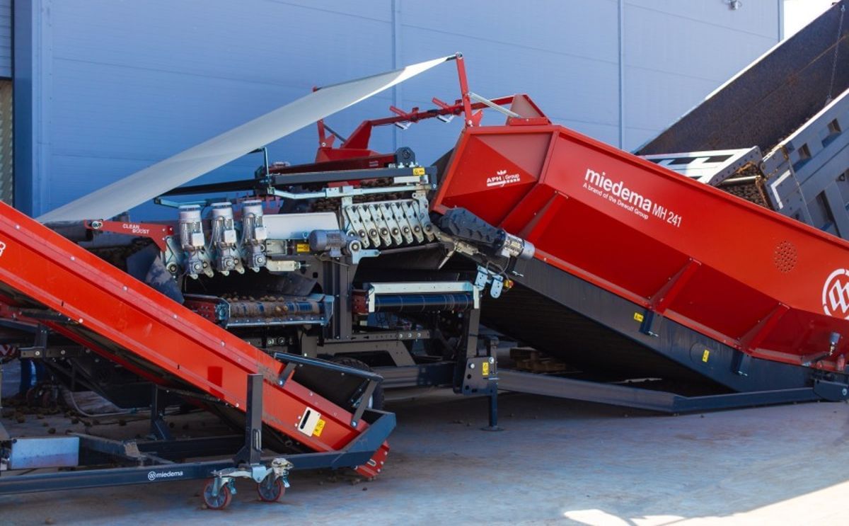 APH Group - Miedema MH 241 receiving hoppers