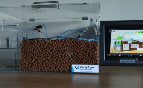 The Mooij mini-storage is - just as its full scale counterpart - controlled with Mooij's Croptimiz-r storage computer. The Mooij mini-storage is - just as its full scale counterpart - controlled with Mooij's Croptimiz-r storage computer.